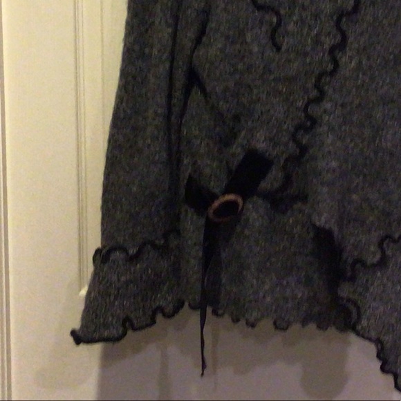 💕💕Host Pick💕💕⬇️Price Dropped ⬇️Grey/black pullover faux wrap knit sweater - Picture 6 of 6